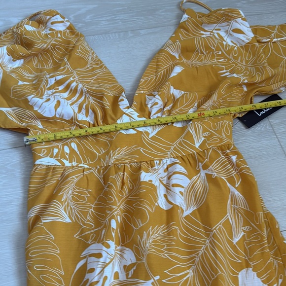 10. Lulu's Yellow Tiered Short Sleeve Maxi Dress NEW - Picture 6 of 9